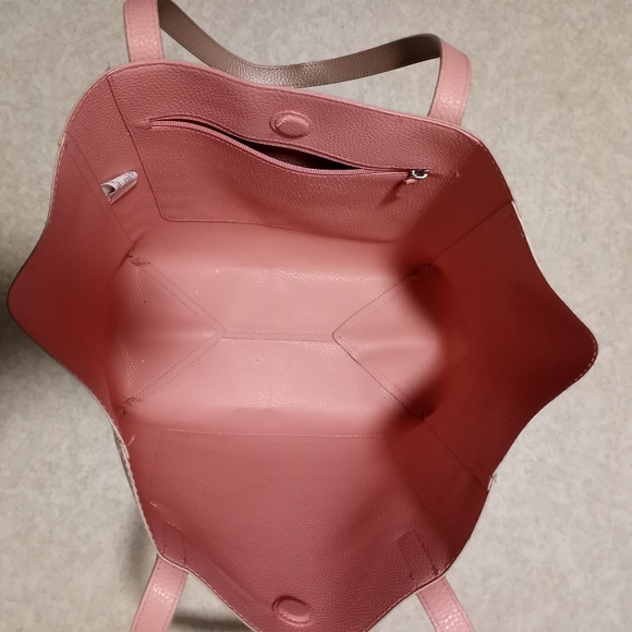 Pink 👜 - Picture 3 of 3